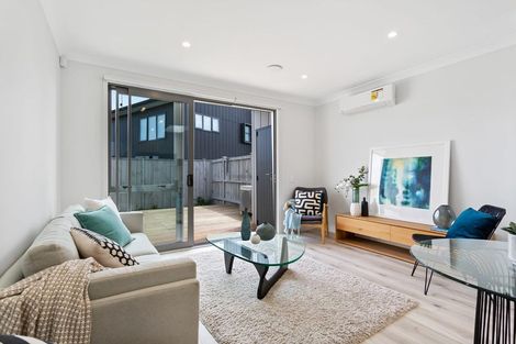 Photo of property in 15 Periko Way, Takanini, 2112