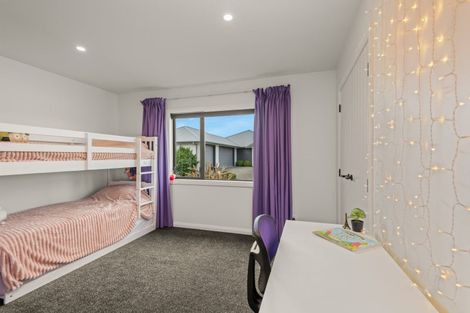 Photo of property in 6 Stratford Court, Fitzherbert, Palmerston North, 4410