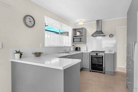 Photo of property in 5 Kirrama Place, Conifer Grove, Takanini, 2112