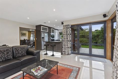 Photo of property in 100 Gardiners Road, Harewood, Christchurch, 8051