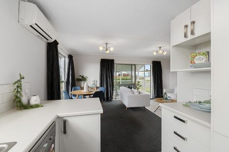 Photo of property in 112 Ryder Crescent, Levin, 5510