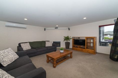 Photo of property in 32 Tennyson Avenue, Kelvin Grove, Palmerston North, 4414