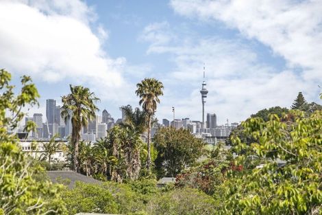 Photo of property in 1/21 Stafford Road, Northcote Point, Auckland, 0627