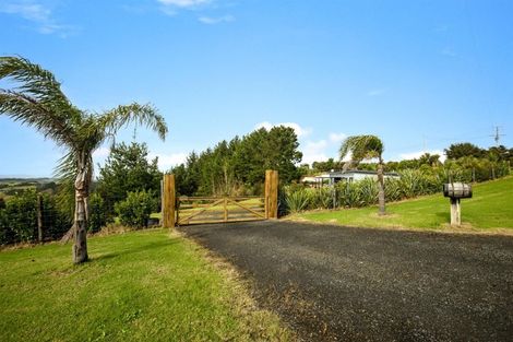 Photo of property in 124 Te Kanae Road, South Head, Helensville, 0874