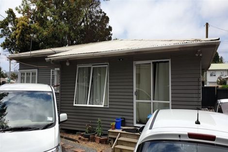 Photo of property in 2 Lippiatt Road, Otahuhu, Auckland, 1062