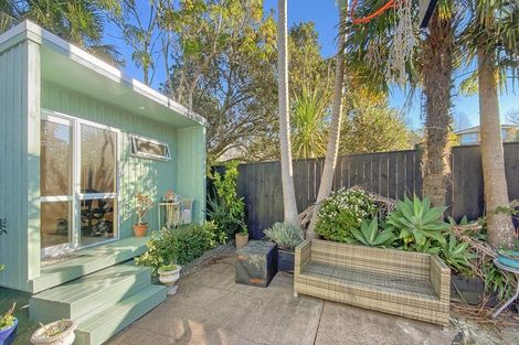 Photo of property in 28 Merriefield Avenue, Forrest Hill, Auckland, 0620