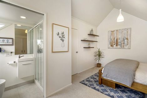 Photo of property in 13b Rodney Road, Northcote Point, Auckland, 0627