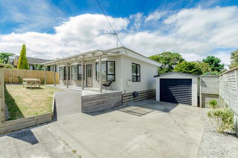 Photo of property in 22 Gavin Road, Raumati Beach, Paraparaumu, 5032