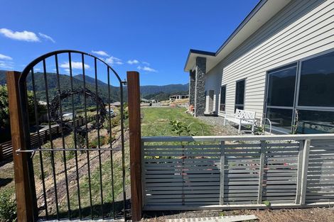 Photo of property in 26 Harbour View Heights, Picton, 7220