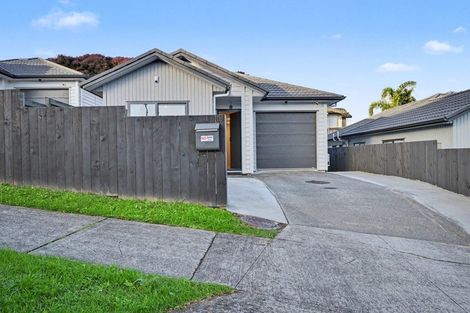 Photo of property in 113 Tiriwa Drive, Massey, Auckland, 0614