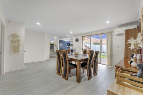 Photo of property in 27 View Ridge Drive, Ranui, Auckland, 0612