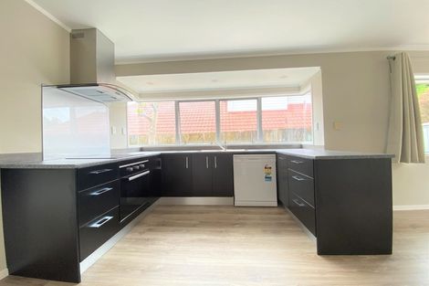 Photo of property in 2/4 Crescent Hills Court, Northpark, Auckland, 2013