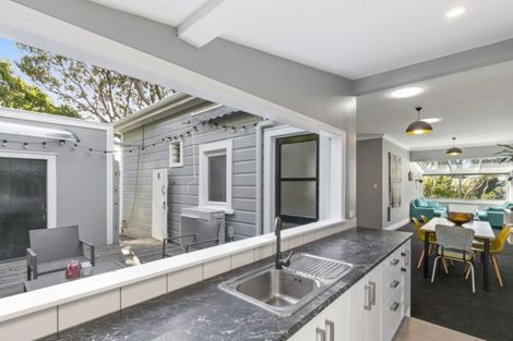 Photo of property in 7 Northland Road, Northland, Wellington, 6012