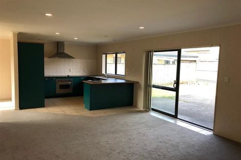 Photo of property in 16 Erne Crescent, East Tamaki, Auckland, 2016