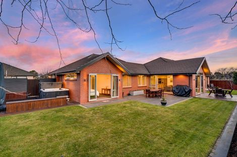 Photo of property in 18 Westpark Drive, Burnside, Christchurch, 8053
