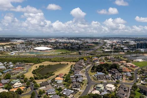 Photo of property in 6 Fairchild Avenue, Goodwood Heights, Auckland, 2105