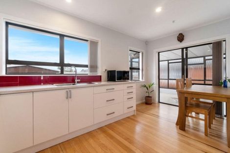 Photo of property in 18 Brandon Road, Glen Eden, Auckland, 0602