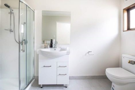 Photo of property in 1 Lynngate Place, Hillcrest, Auckland, 0627