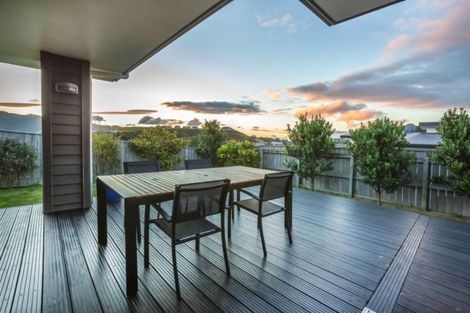 Photo of property in 32 Sumner Terrace, Aotea, Porirua, 5024