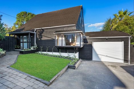 Photo of property in 1/406 East Coast Road, Sunnynook, Auckland, 0630