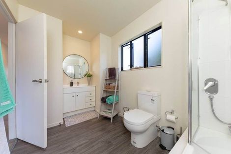 Photo of property in 27 De Val Drive, Titirangi, Auckland, 0604
