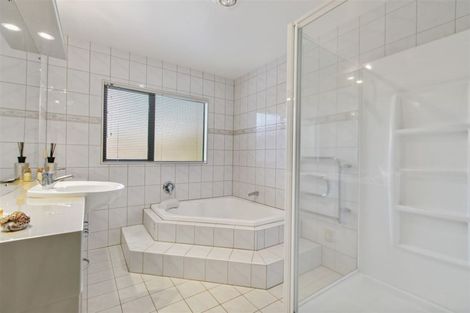 Photo of property in 23 Hogarth Rise, West Harbour, Auckland, 0618