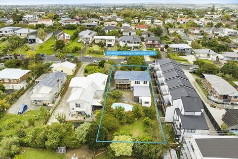 Photo of property in 9 Lewis Road, Pakuranga, Auckland, 2010