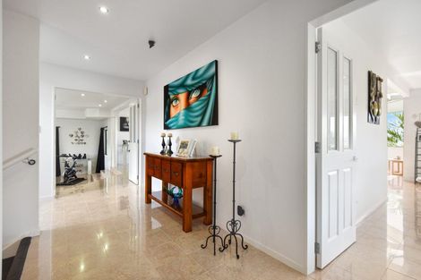 Photo of property in 4 Tupara Crescent, Kawaha Point, Rotorua, 3010