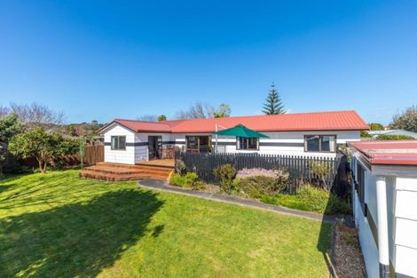 Photo of property in 8 Harbour Crest Drive, Waiuku, 2123