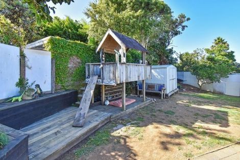 Photo of property in 17 Totara Street, Waiuku, 2123