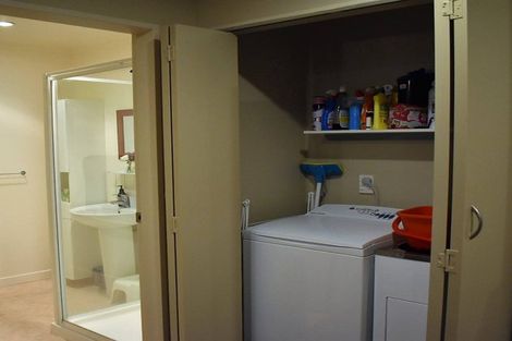 Photo of property in 6 Glendavar Street, Berhampore, Wellington, 6023