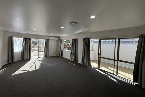 Photo of property in 1/9 Waiwera Place, Merrilands, New Plymouth, 4312