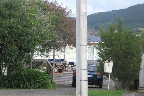 Photo of property in 22 Kereru Bend, Tawa, Wellington, 5028