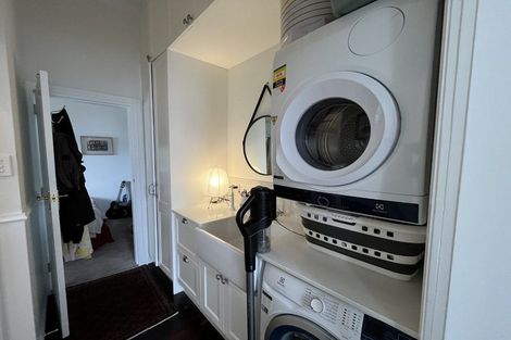 Photo of property in 49 Aurora Terrace, Kelburn, Wellington, 6012