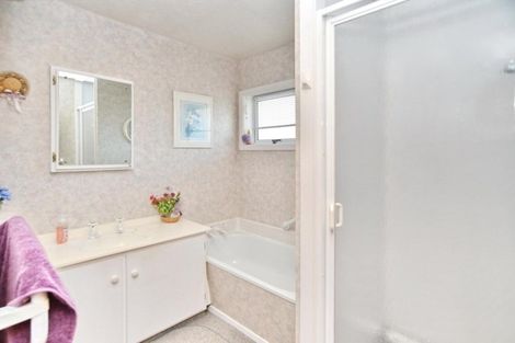 Photo of property in 22 Prestons Road, Redwood, Christchurch, 8051