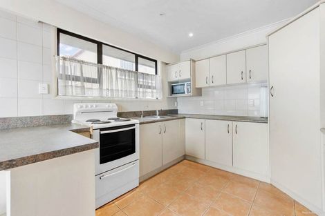 Photo of property in 53 Beaubank Road, Kelston, Auckland, 0602