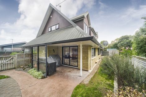 Photo of property in 18 Hanmer Place, Highbury, Palmerston North, 4412