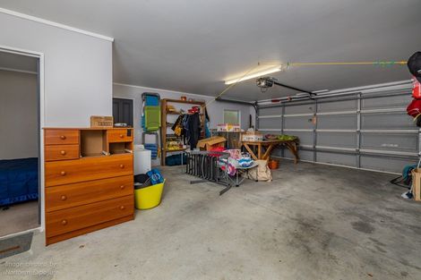 Photo of property in 20 Du Fresne Place, Russell, 0202