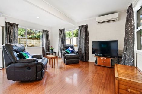Photo of property in 1/2 Flavia Close, Torbay, Auckland, 0630