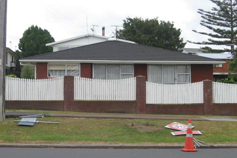 Photo of property in 2/9 Chivalry Road, Glenfield, Auckland, 0629