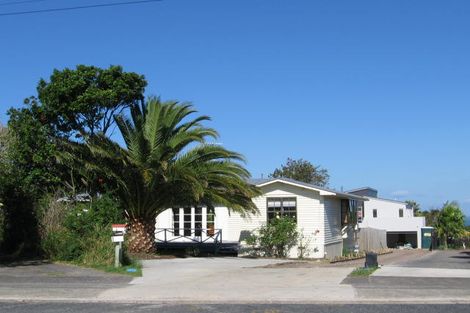 Photo of property in 8 Law Street, Torbay, Auckland, 0630