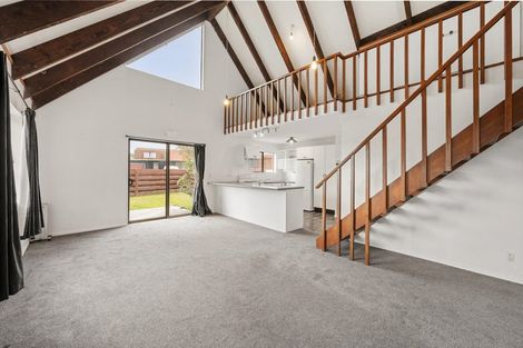 Photo of property in 27a Kingsbridge Place, Newlands, Wellington, 6037