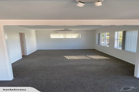 Photo of property in 73 Waimumu Road, Massey, Auckland, 0614