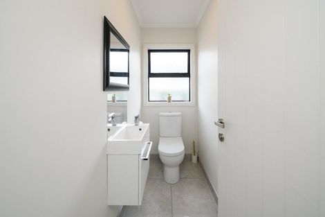 Photo of property in 32 Dogwood Way, Milson, Palmerston North, 4414