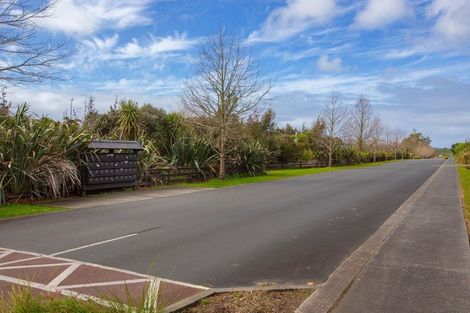 Photo of property in 37 Laly Haddon Place, Matakana, 0985