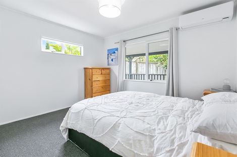 Photo of property in 2/34 Lambrown Drive, Totara Vale, Auckland, 0629