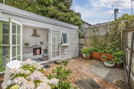 Photo of property in 10 Saint Mary Street, Thorndon, Wellington, 6011