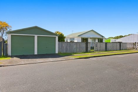 Photo of property in 30 Memorial Place, Waitara, 4320