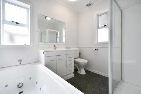 Photo of property in 1 River Road, Te Atatu Peninsula, Auckland, 0610