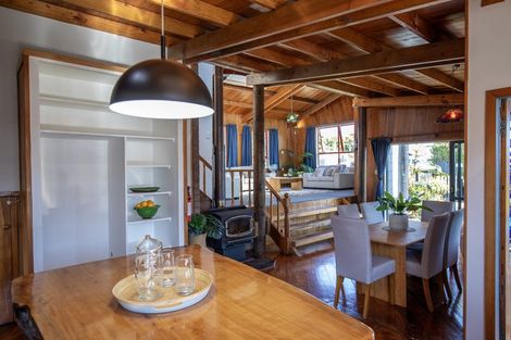 Photo of property in 1 Bay View Road, Raglan, 3225